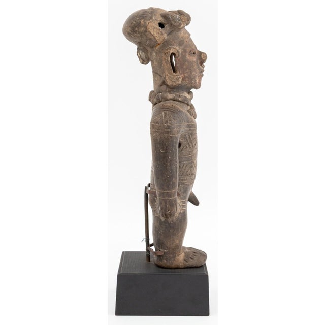 Pre-Columbian Standing Male Nude Figure For Sale In New York - Image 6 of 7