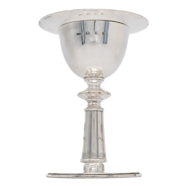 Elizabeth Ii Sterling Silver Chalice & Paten, London, 1985, Set of 2 For Sale