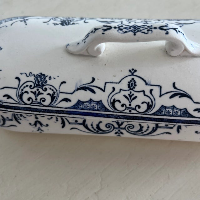 Antique, elegant, delicate, steeped in history - all these things can be said of this rectangular “Porte savonnettes...