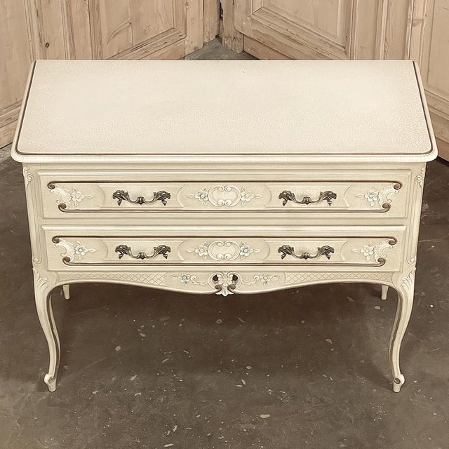 Vintage French Provincial Painted Commode For Sale In Dallas - Image 6 of 18