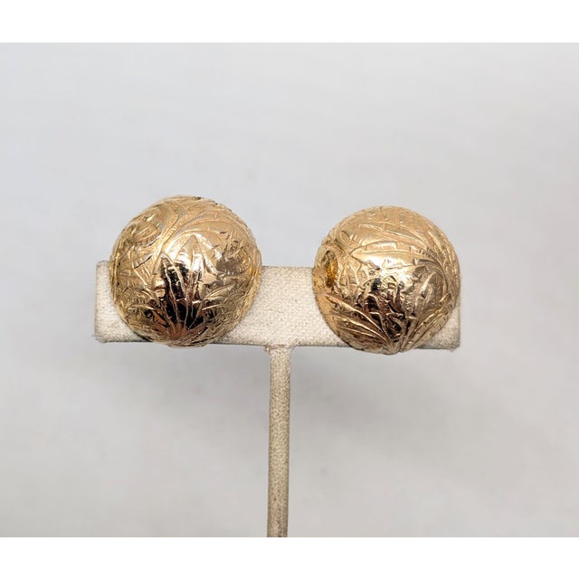 Mid-Century Modern Vintage 1960s Signed Napier Goldtone Round Domed Foliate Clip Earrings-2 Pieces For Sale - Image 3 of 7