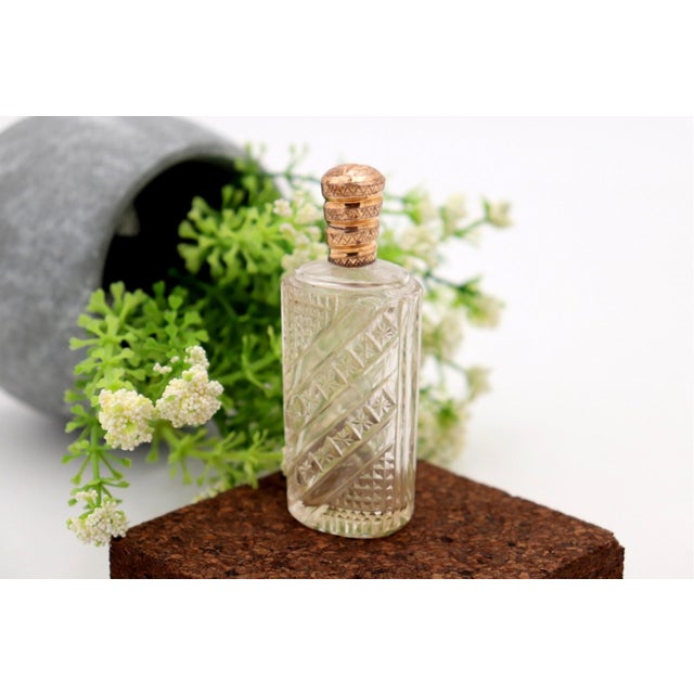 Perfume Bottle in Glass and 15K Gold, in Worn conditions. Designed 1890 to 1919