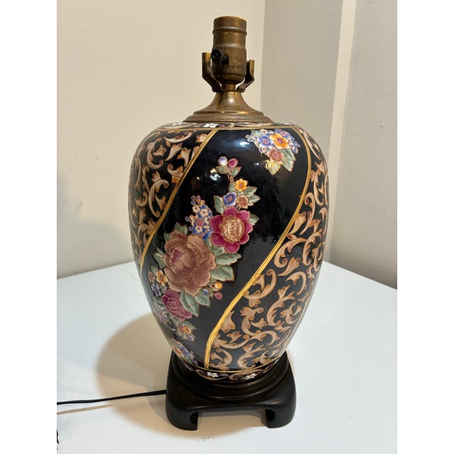 Vintage Chinoiserie Style Glazed Porcelain Table Lamp. The lamp features a hand painted decorative raised gilt floral...
