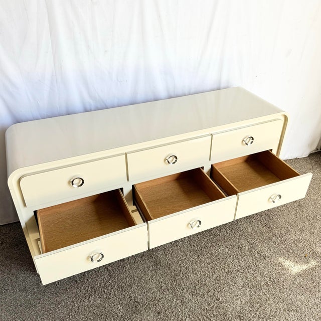 Postmodern 1980s Postmodern Cream Lacquer Laminate Waterfall Dresser For Sale - Image 3 of 12