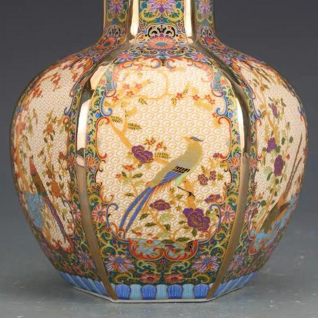 Mid 20th Century Mid 20th Century Elegant Hexagonal Chinese Porcelain Vase With Gilt Accents & Bird Cartouches For Sale - Image 5 of 5