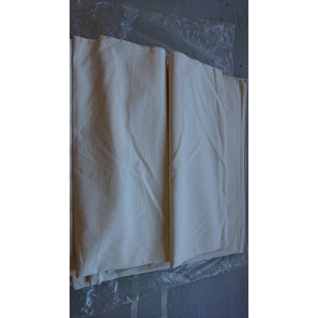 Traditional Westgate "Wilmington" in Diamond Ivory For Sale - Image 3 of 4