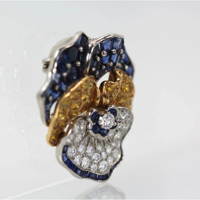 1980s Oscar Heyman Sapphire Diamond Pansy Brooch For Sale - Image 4 of 10