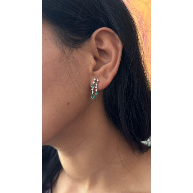 Early 21st Century Natural diamond 0.30cts & emerald 0.74cts earring in 18k gold For Sale - Image 5 of 18