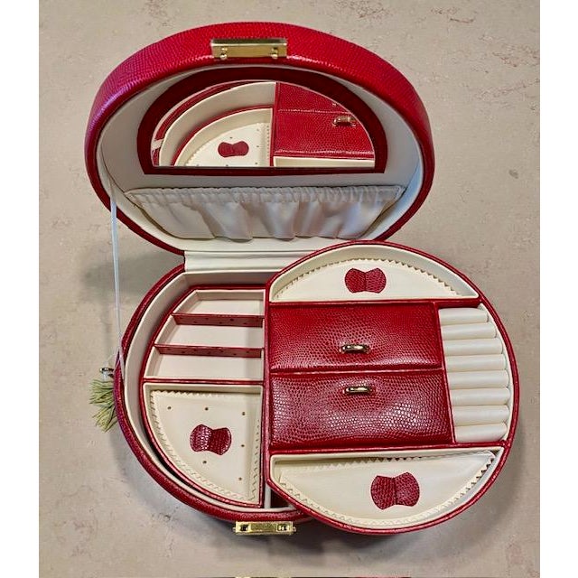 2000 - 2009 Vintage Wolf Leather Jewelry Box, Pebbled Red, Brand New, British Luxury, Lock & Key, Mirror For Sale - Image 5 of 12