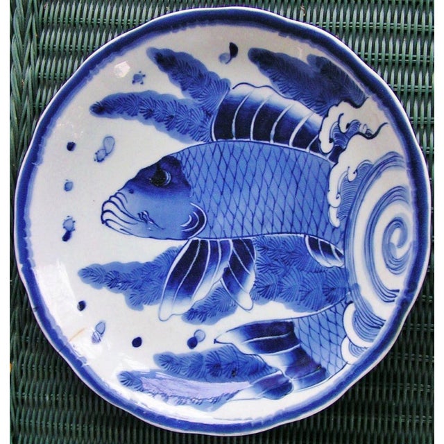 Early Edo Period Japanese 12.75 Inch Shallow Bowl With Carp and Waves For Sale In New York - Image 6 of 7