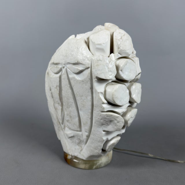 Sculptural Abstract Face Table Lamp in Marble, 20th Century For Sale - Image 3 of 15