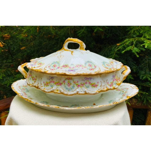 1900 - 1909 Early 1900s Theodore Haviland French Porcelain Sauce Tureen - Marie Antoinette Romance For Sale - Image 5 of 6