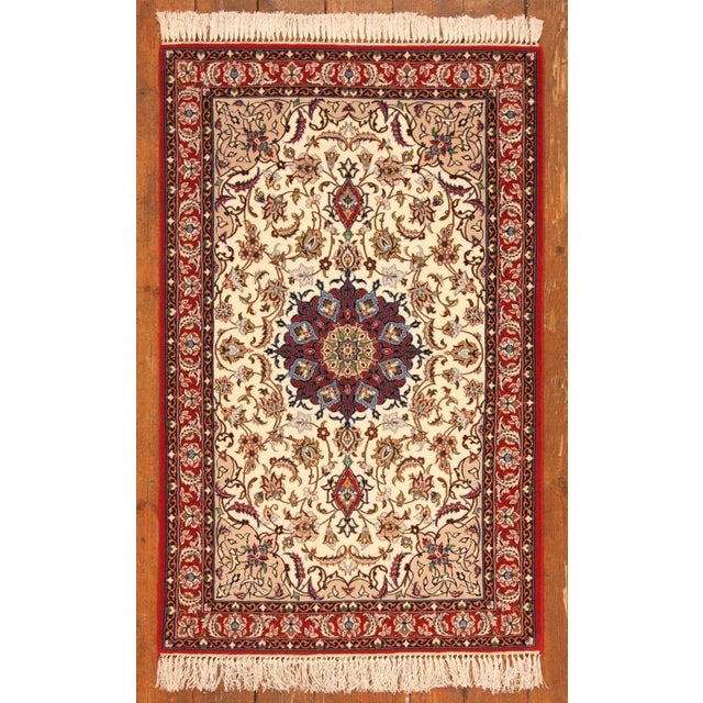 Red Middle Eastern Rug in Wool For Sale - Image 8 of 9