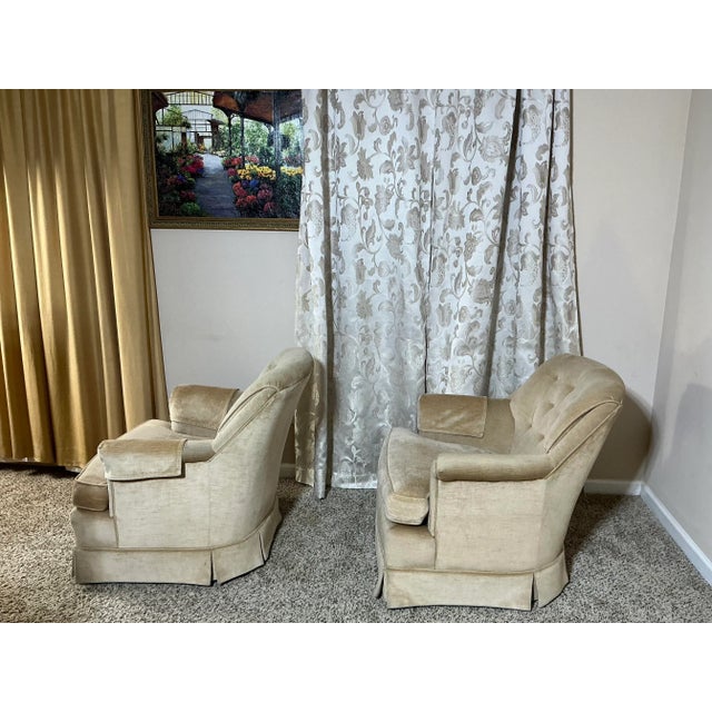 Hammer Pair of Vintage Hammary Tufted Velvet Lounge Chairs – Warm Camel Beige (Non-Swivel) For Sale - Image 4 of 12