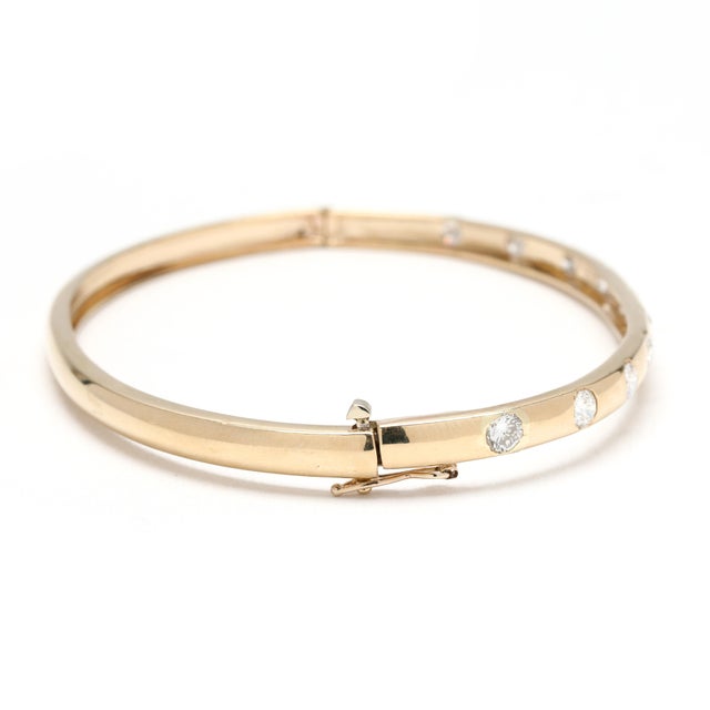 1ctw Diamond Hinged Bangle, 14k Yellow Gold, 6.5 Inches For Sale - Image 4 of 8