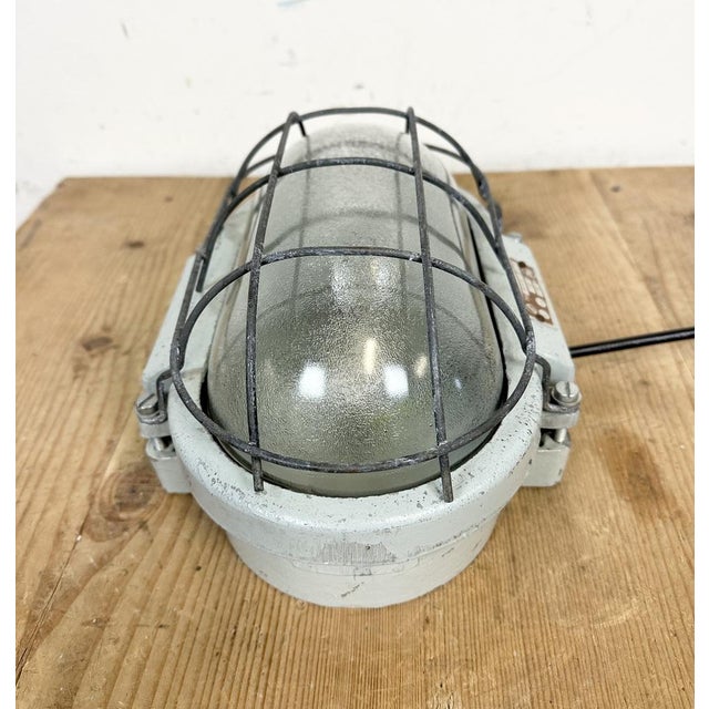 Industrial Cast Aluminium Wall Light with Frosted Glass from Elektrosvit, 1970s For Sale - Image 9 of 17