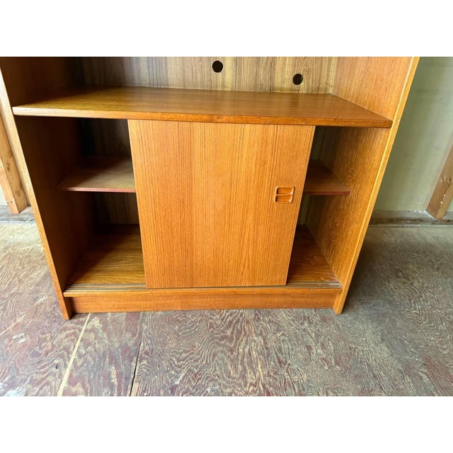 Pair of Mid Century Modern Teak Bookcases Storage Cabinets For Sale In Washington DC - Image 6 of 17