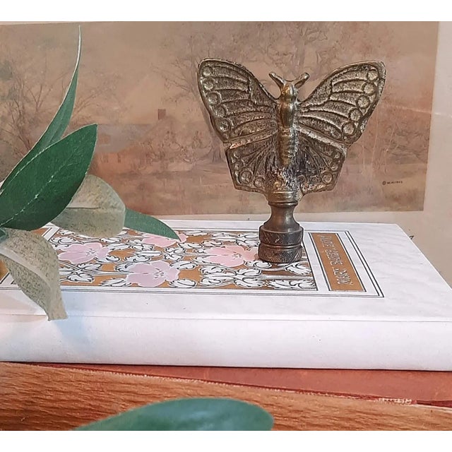 Hollywood Regency Vintage Brass Butterfly Lamp Finial Art Deco For Sale - Image 3 of 8