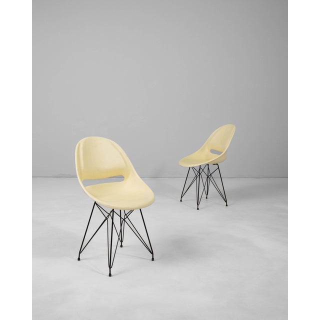 20th Century Czech Fiberglass Chairs By Miroslav Navratil For Vertex - A Pair For Sale - Image 16 of 18