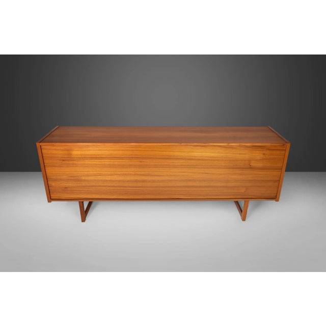 Constructed from hand selected fletches of teak wood with the finest attention to details. This period Danish credenza is...