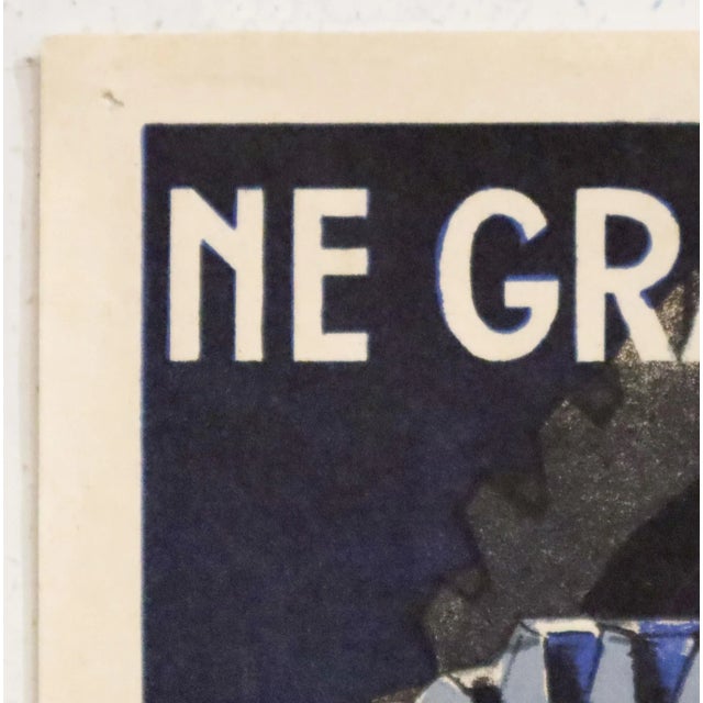 1950s 1957 French Sncf Workplace Safety Poster - Ne Graissez Pas Pendant La Marche, Danger! For Sale - Image 5 of 6