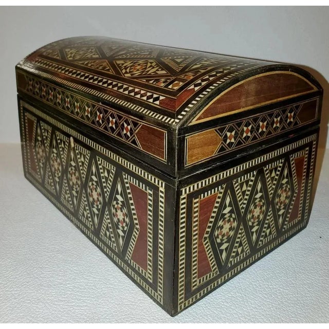1960s Moroccan Mother of Pearl Inlay Jewelry Box With Suede Interior For Sale In Los Angeles - Image 6 of 6