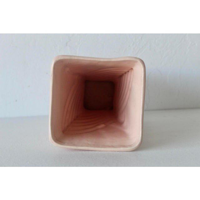 1940s Art Deco McCoy Pink Glazed Ceramic Wing Vase Vintage For Sale - Image 9 of 15