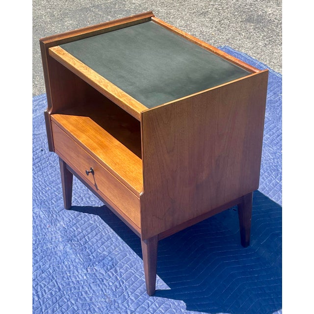 Mid-Century Modern Mid 20th Century American of Martinsville Walnut Nightstands/End Tables MCM, Pair For Sale - Image 3 of 18