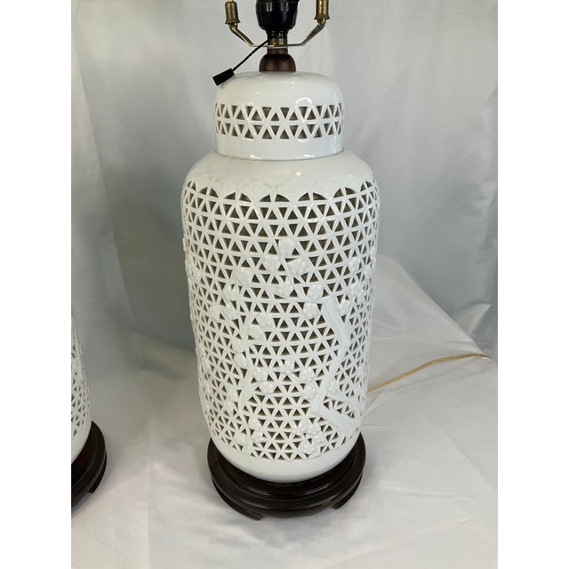 Pair of Vintage Blanc De Chine Reticulated Porcelain Chinoise Lamps Hollywood Regency For Sale - Image 9 of 17