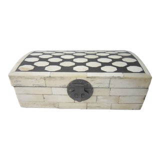 White Bone Box With Diamond Marquetry Inlay For Sale