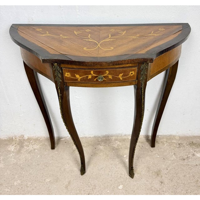 Louis XVI French Marquetry Console Table with Bronze Mounts, 1950, in Good conditions. Designed 1950 to 1959