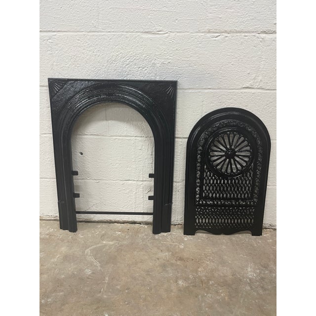 Victorian Late 19th Century Cast Iron Fireplace & Insert With Sunburst Spandrels 27" X 21" For Sale - Image 3 of 6