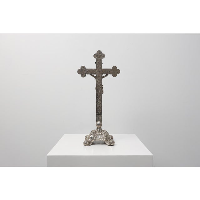 French Silver-Plated Standing Crucifix on Scrolled Tripod Base, 1900 For Sale - Image 6 of 14