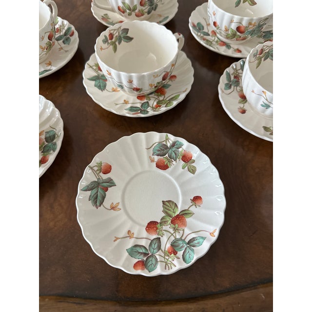 1950s 1950s Copeland Spode Strawberry Pattern Tea Cups and Saucers- 14 Pieces For Sale - Image 5 of 9