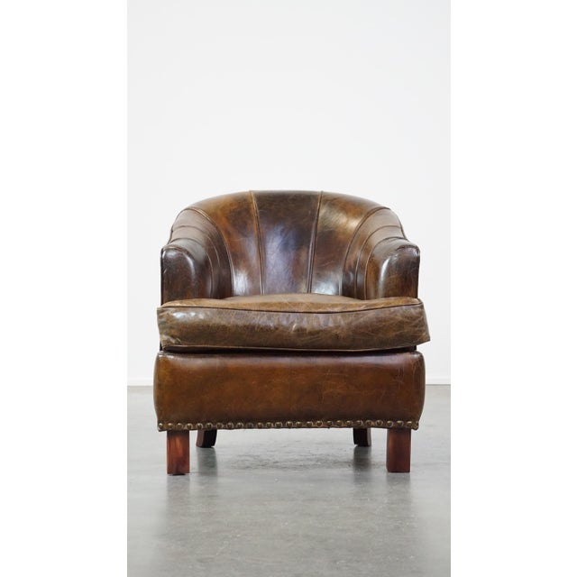 Offered is this stylish armchair with a unique design and beautiful finish, made of leather.This fantastic leather...