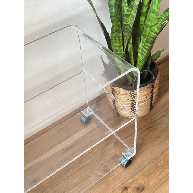 Vintage 1980s Clear Lucite Bar Cart on Wheels For Sale In Philadelphia - Image 6 of 6