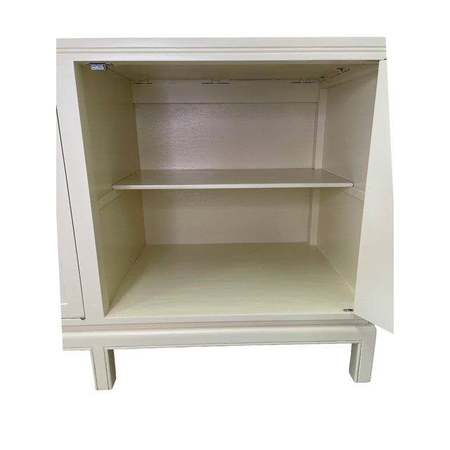 James Mont Style Lacquered Credenza in Cream & Mint Green, Hollywood Regency, 1960s (Attributed) For Sale - Image 14 of 16