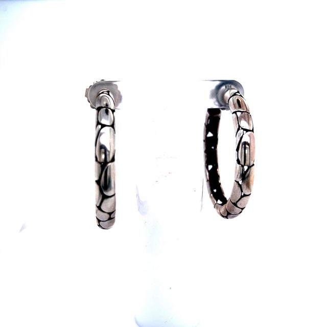1990s Pair of John Hardy Estate Pebble Hoop Earrings Sterling Silver For Sale In New York - Image 6 of 6
