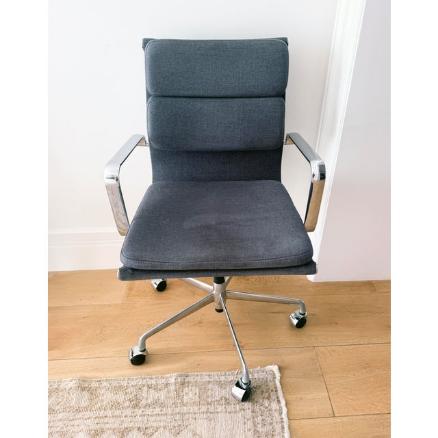 Dark Gray Poly-Cotton Fabric and Three Soft Pads Strengthened Steel Frame with Removable Arms Class 4 Gas Lift for...