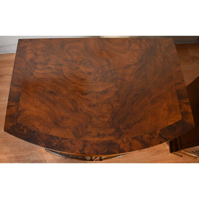 Traditional 1930 Pair of English Regency Burl Walnut Nightstands / Bedside Tables / Commodes For Sale - Image 3 of 18