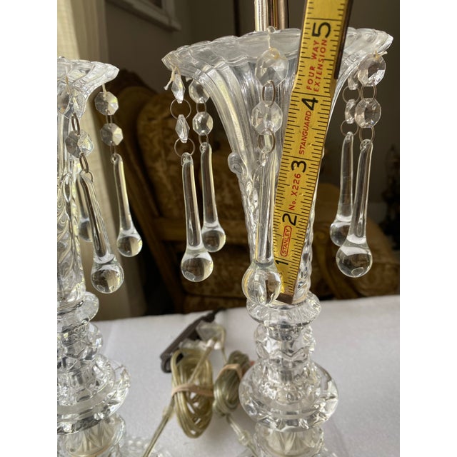 Transparent Vintage Pair of Cut Glass Table Lamps, Crystal Prisms, Ornate Traditional Hollywood Regency Lighting, Clear Glass Decorative Lamps For Sale - Image 8 of 10