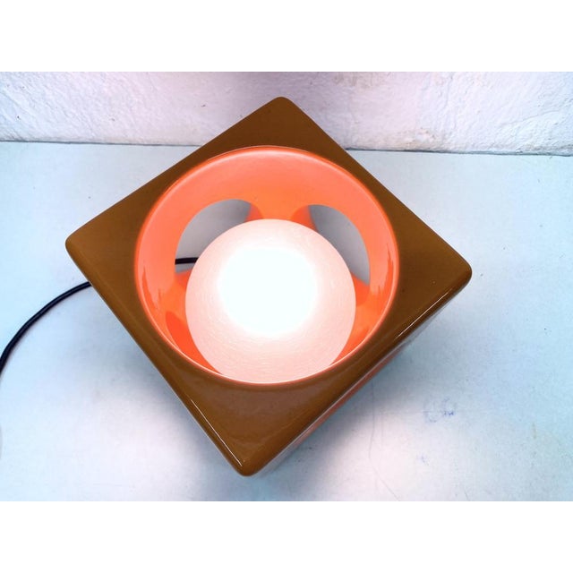 1970s Space Age Cube-Shaped Orange Ceramic Table Lamp, 1970s For Sale - Image 5 of 11