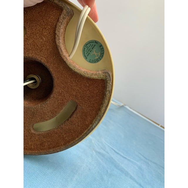 Midcentury White Gerald Thurston for Lightolier Table Lamp, Rewired For Sale - Image 12 of 13