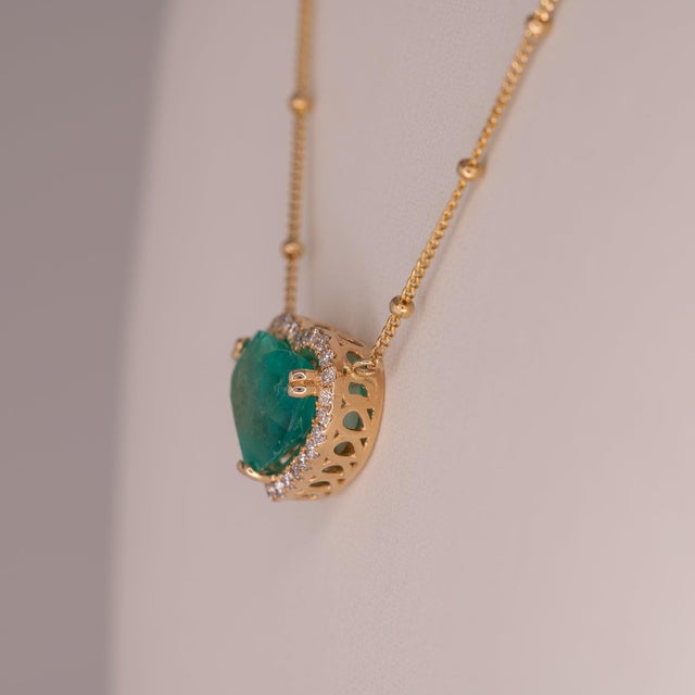 2.9Ct Gia Certified Colombian Emerald Heart Pendant With Diamonds Halo, 14k Gold For Sale In Columbus - Image 6 of 9