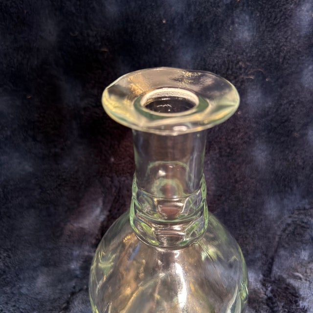 1970s Mid-Century Modern Atomic Starburst Glass Decanter With Faceted Stopper - Transitional Metric Era For Sale - Image 13 of 16