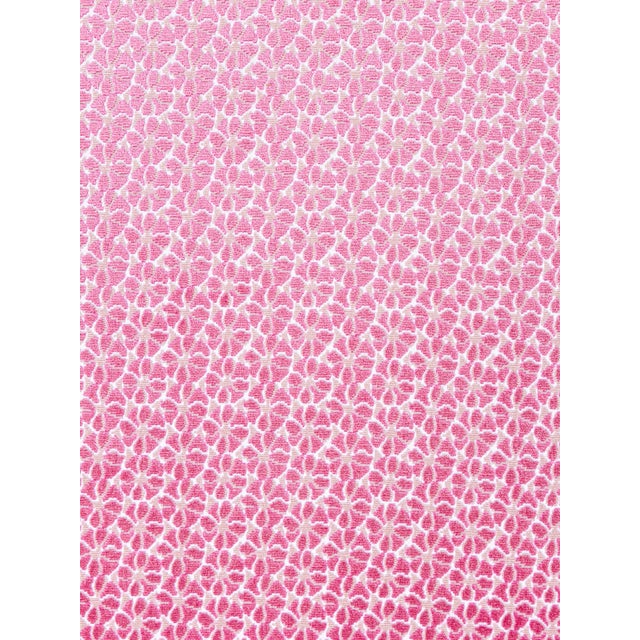 Hinson re-enters the limelight with a show-stopping debut collection under the Scalamandré name. COLOR POP!, a collection...