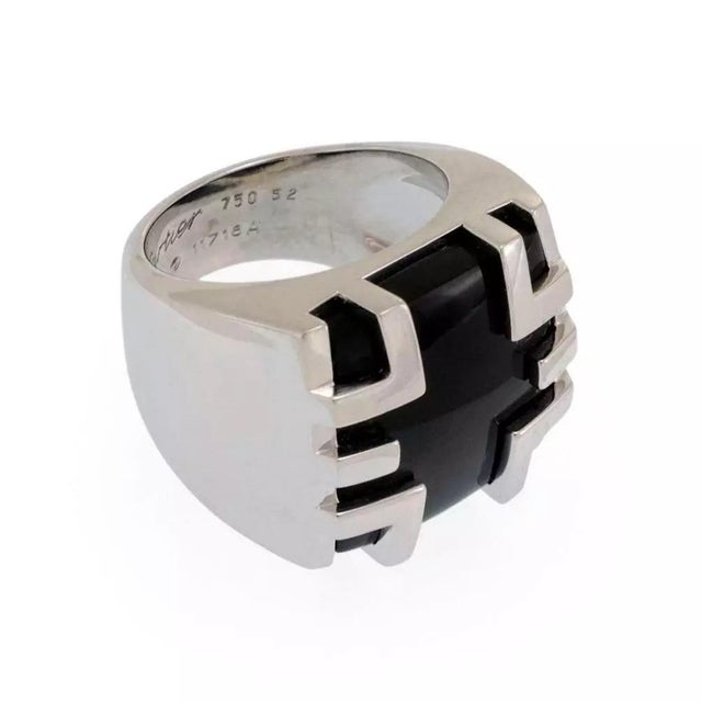 Contemporary Cartier Le Baiser du Dragon Onyx 18k White Gold Ring Size 52 US 6 For Sale - Image 3 of 5