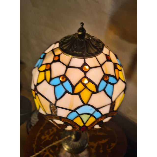 1900 - 1909 Antique Chiseled Bronze Table Lamp with Stained Glass Lampshade, 1900 For Sale - Image 5 of 10