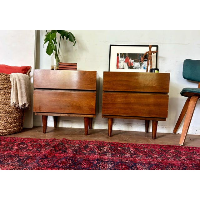 1960s 1960s Mid- Century Modern American of Martinsville Walnut Veneer 2 Drawer Nightstands For Sale - Image 5 of 12