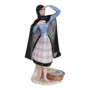 Vista Alegre Porcelain Estremadura Mulher Trajes Regionais Figurine